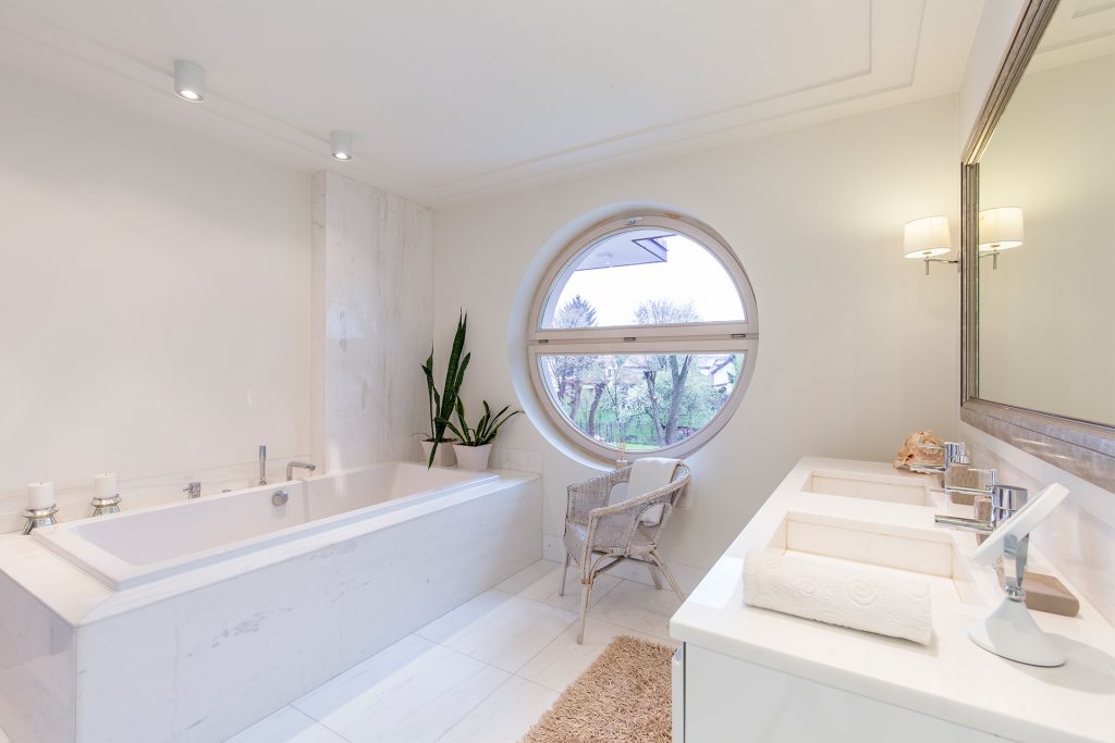 bright-bathroom-with-round-windowa.jpg